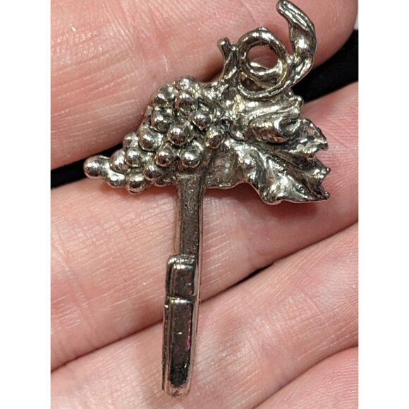 Vintage Y2K Rawcliffe Home Grape Bunch Lapel Pin With Hook - Picture 3 of 4